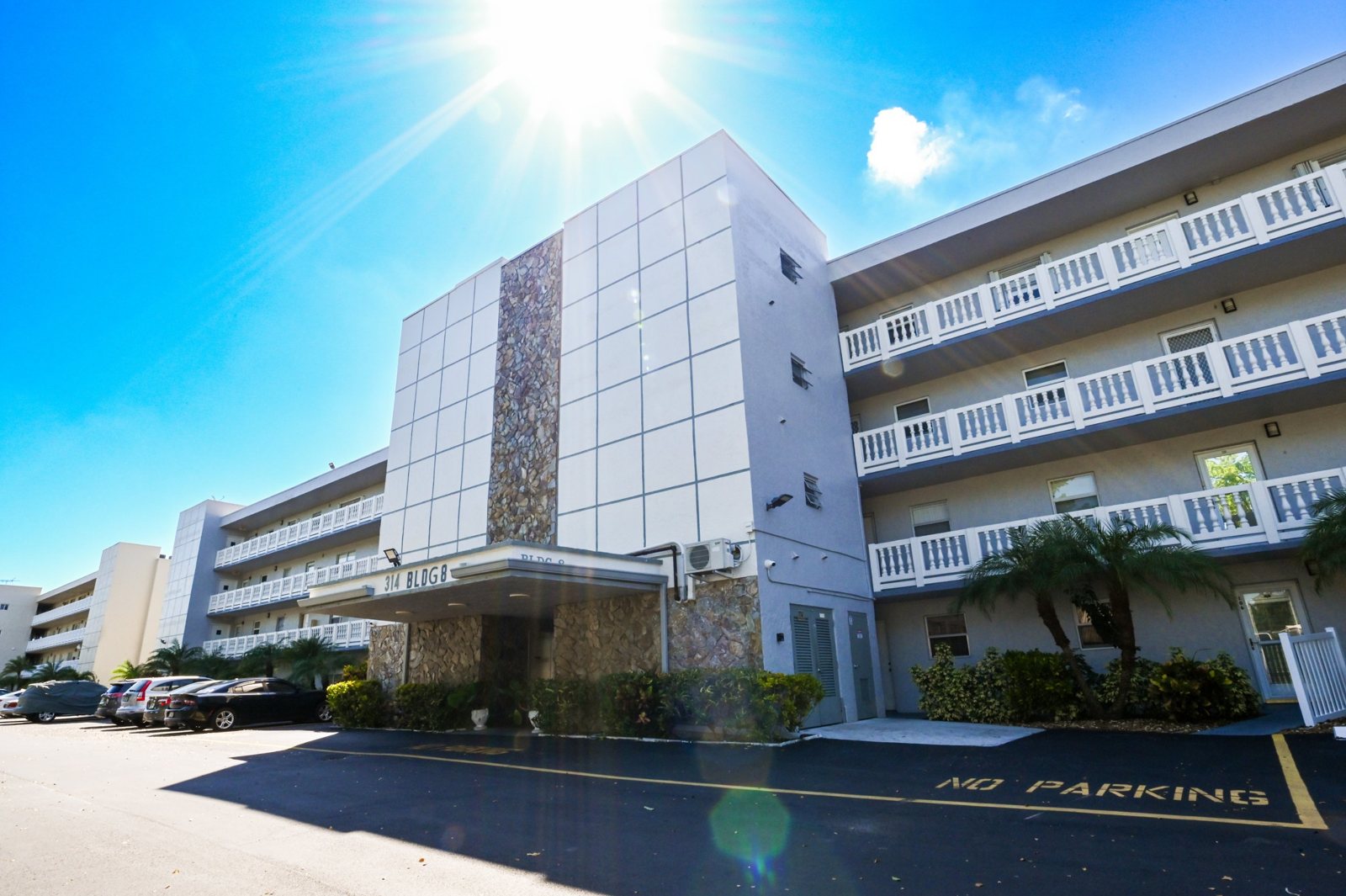 Exterior of Building 8 at 314 SE 10th St, Meadowbrook Lakes, Dania Beach